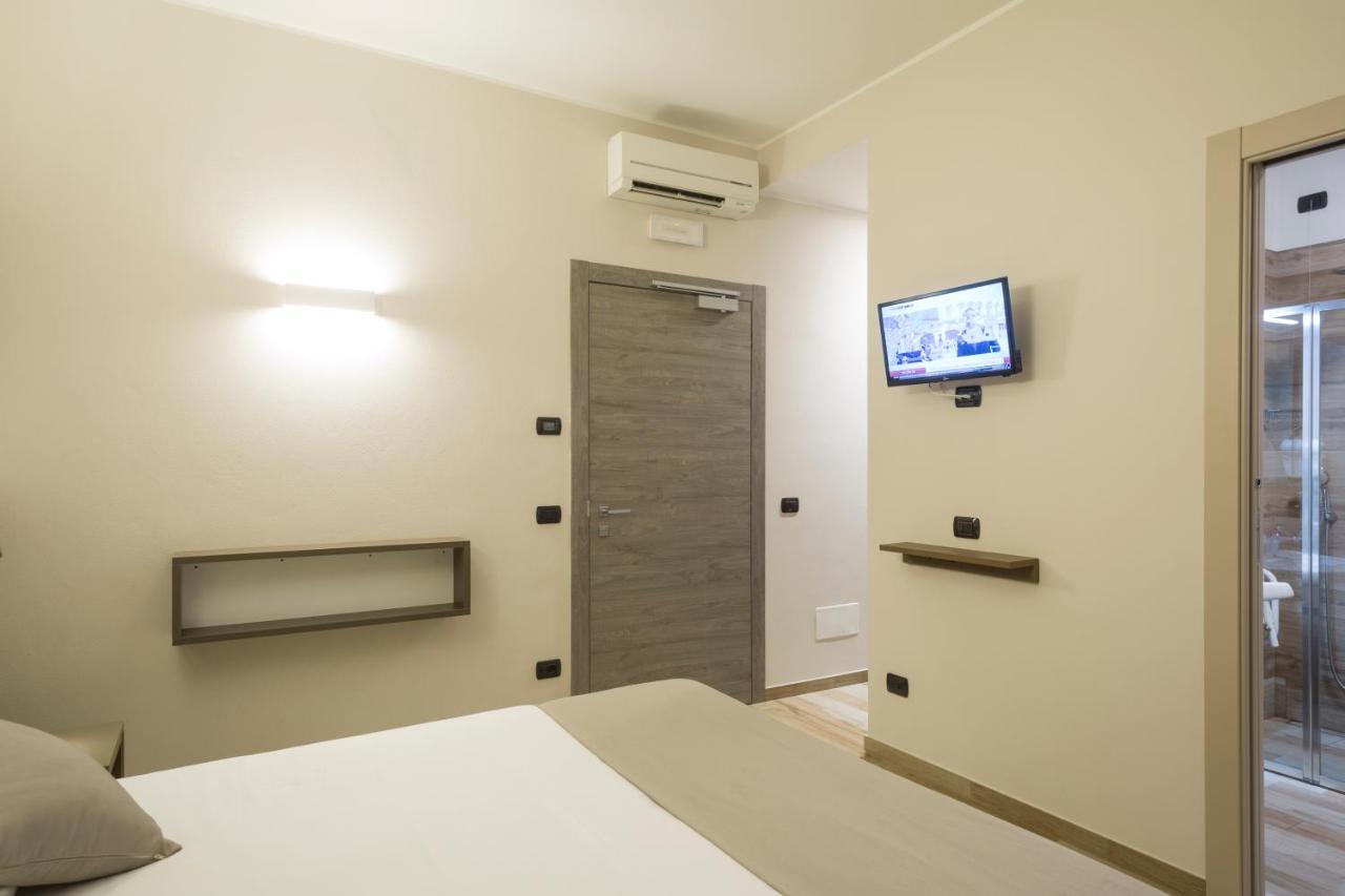 Hotel Baia Di Pare Valmadrera Buitenkant foto