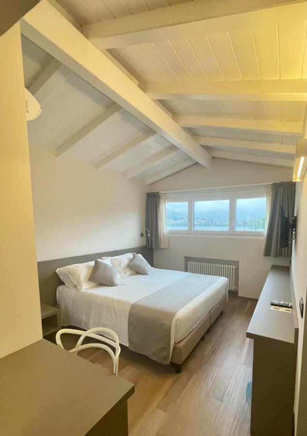 Hotel Baia Di Pare Valmadrera Buitenkant foto