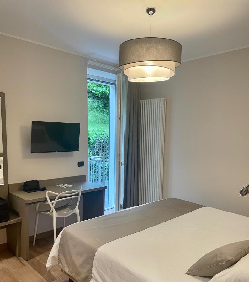 Hotel Baia Di Pare Valmadrera Buitenkant foto
