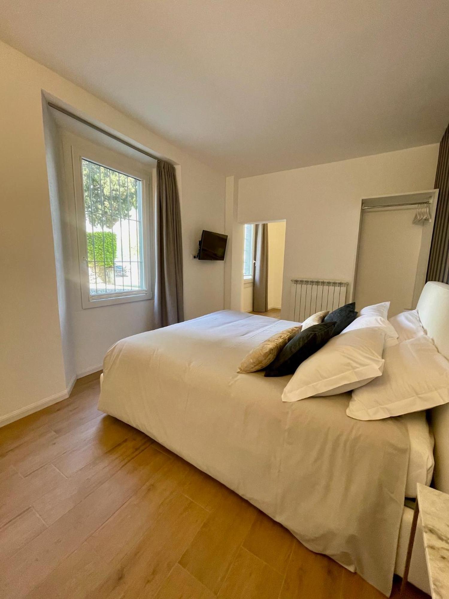Hotel Baia Di Pare Valmadrera Buitenkant foto